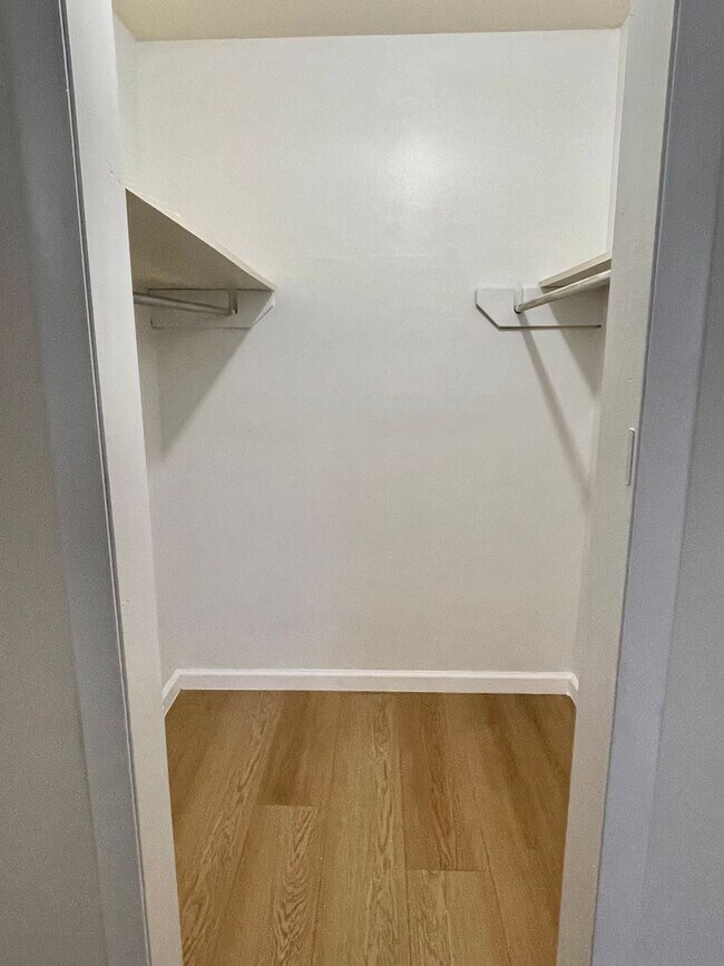 Building Photo - 2 Bed / 2 Bath with office space Home for Rent – Renovated Kitchen & Fenced Backyard