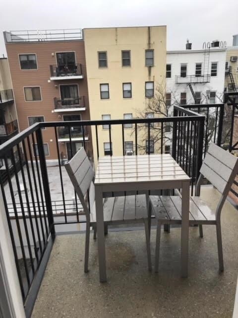 Building Photo - 408 Grand St