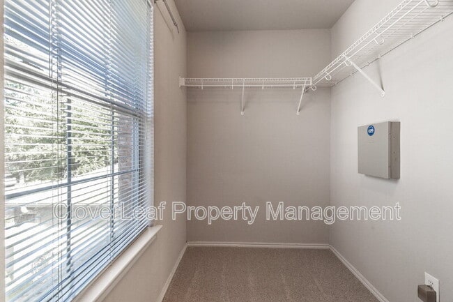 Building Photo - 104 Rattlesnake Way