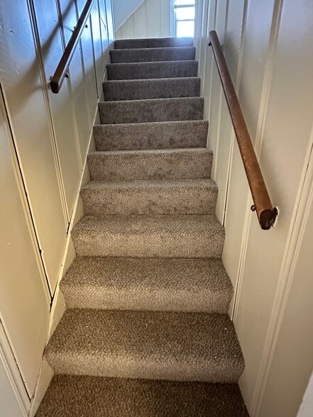Steps to upstairs bedroom - 1257 Hammel St