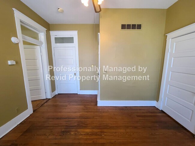 Building Photo - 288 N McLean Blvd