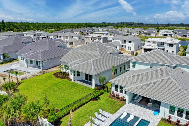 Building Photo - 9346 Crestview Cir