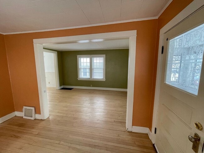 Building Photo - Unique Rental Home