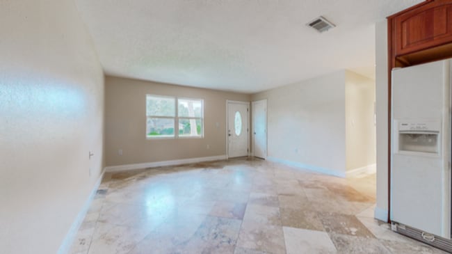 Building Photo - 3/2 with Den and extra long single car garage, huge fenced back yard