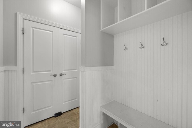 Building Photo - 945 Kayley Dr