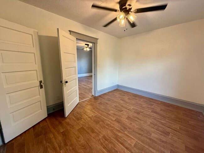 Building Photo - 915 S 3rd Ave