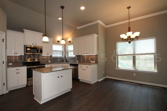 Building Photo - Temple 4 bedroom in Carriage House Subdivi...