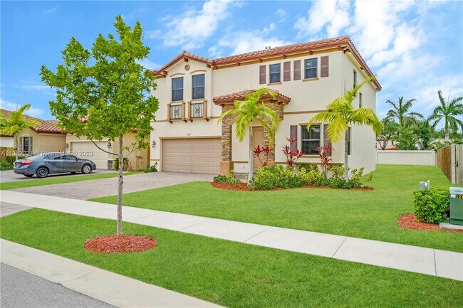 Building Photo - 2637 SE 1st St