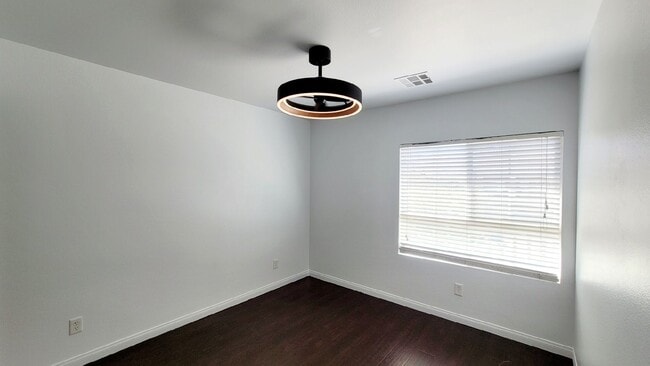 Building Photo - Lydian Ct  - 3 bedrooms , 2.5 bath, 1864 SQFT