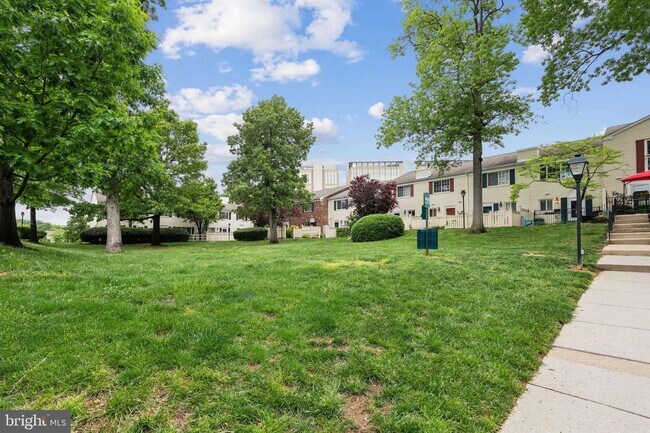 Building Photo - Welcome to this beautifully updated three ...