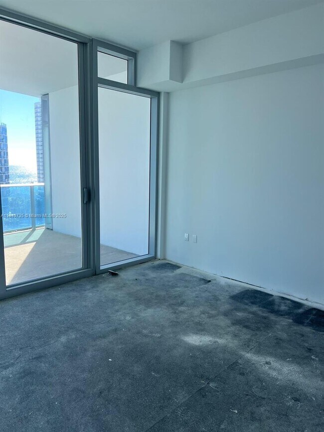Building Photo - 17550 Collins Ave