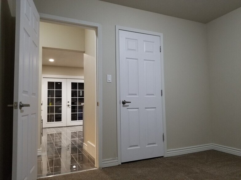 Building Photo - 1289 Michaelsen Way
