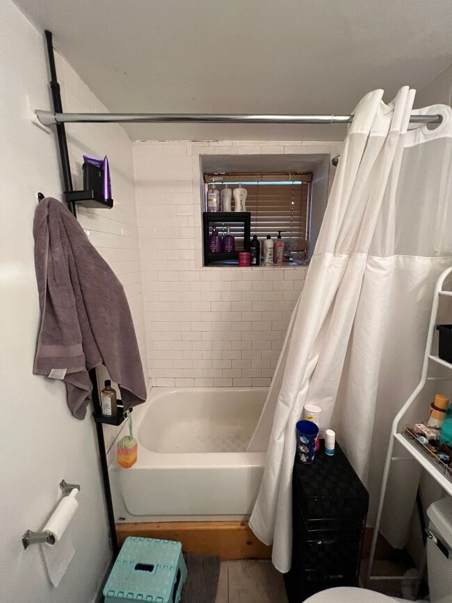 Building Photo - Downtown Bridgeport 1-Bed, 2-Bath with All...
