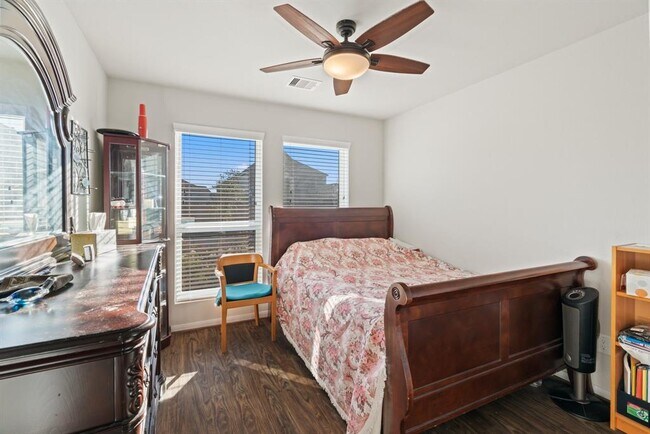 Building Photo - 15111 Longleaf Frst Dr