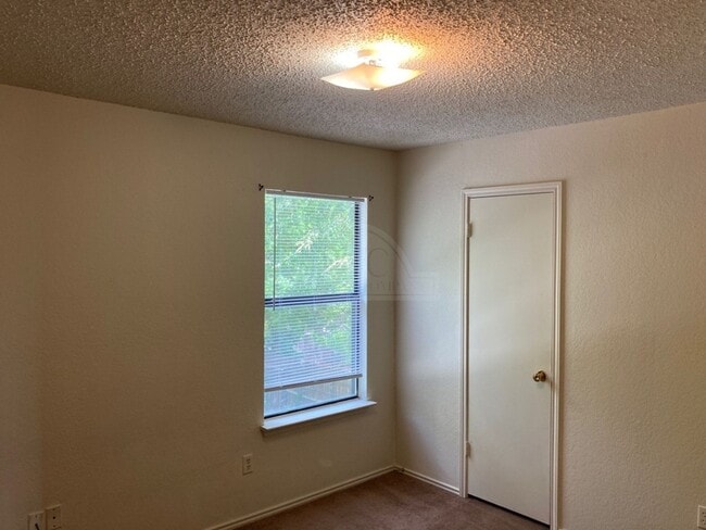 Building Photo - 2607 Schulze Dr