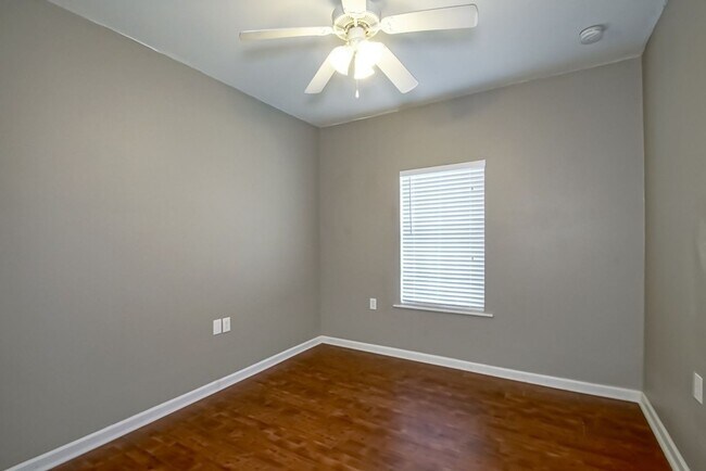 Building Photo - CONDO UNIT IN DENHAM SPRINGS
