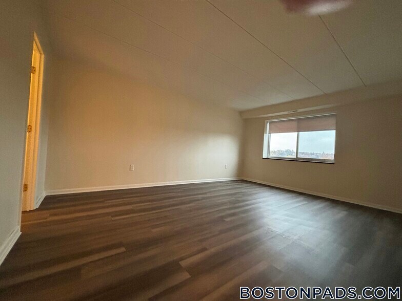 Building Photo - 51 Hill Rd