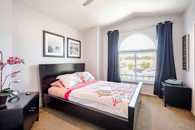 Building Photo - 8169 Sedona Sunrise Dr