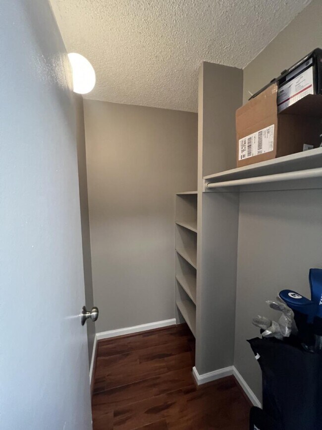 Building Photo - 4500 S Four Mile Run Dr