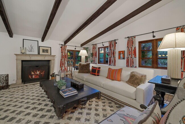 Building Photo - 535 N Belardo Rd