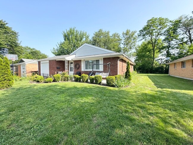 Building Photo - 4644 Broadhurst Dr