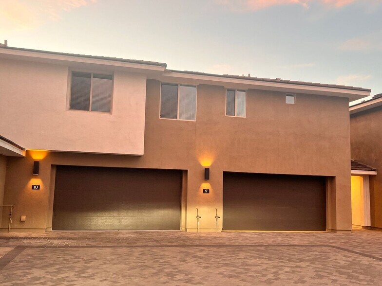 Building Photo - 2121 W Sonoran Desert Dr