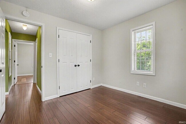 Building Photo - Completely remodeled home located on the north side of South Bend