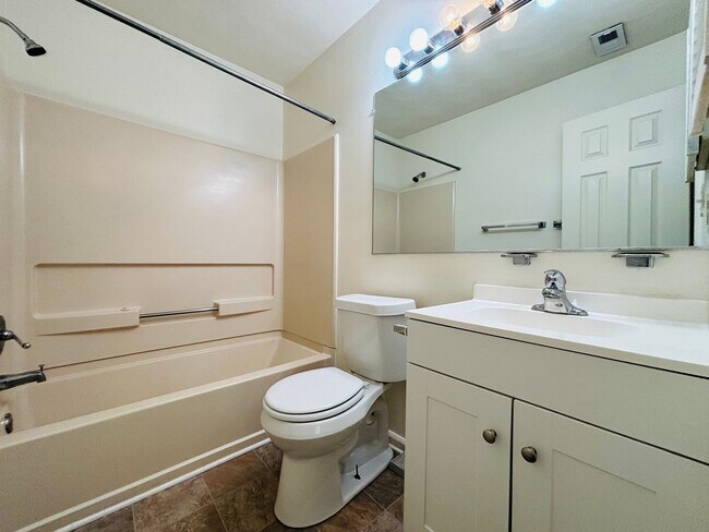 Building Photo - 401 Berryfield Ln