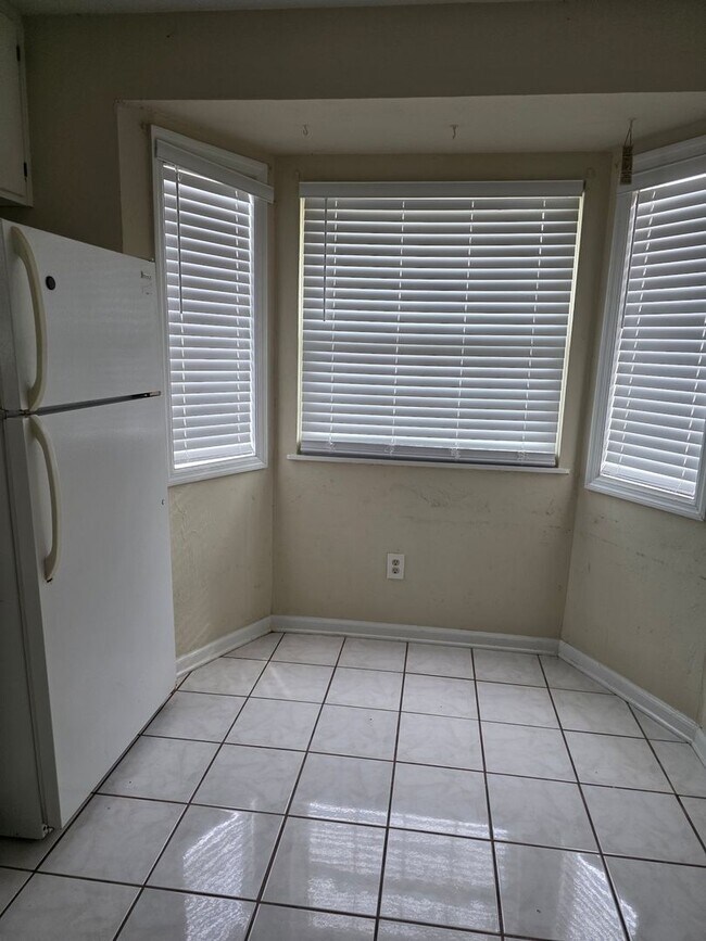 Building Photo - 3725 Sutor Ct