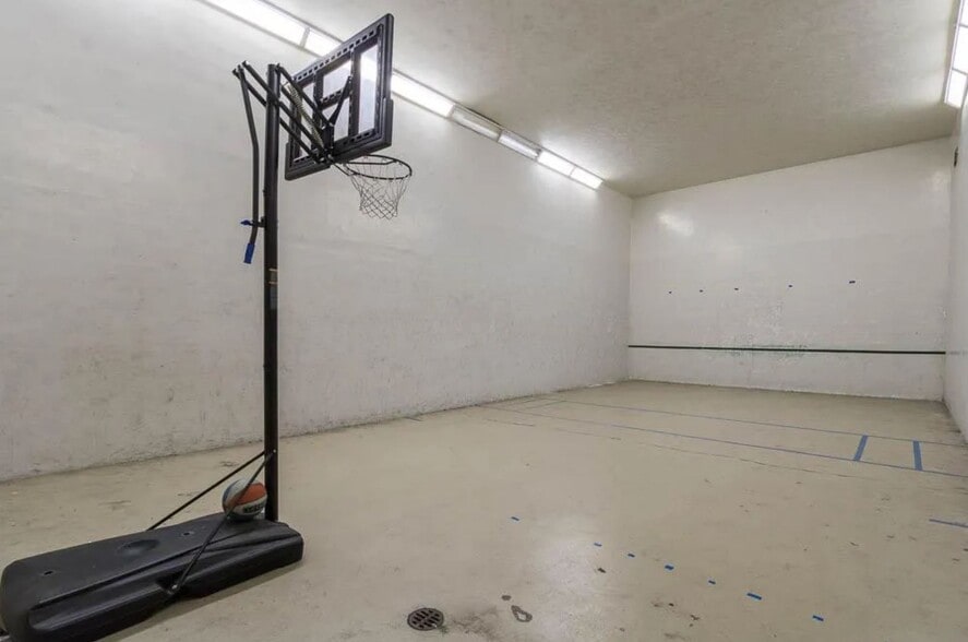 Building Photo - 4633 Marine Ave