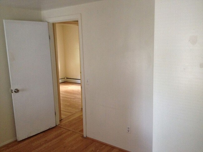 Building Photo - 205 Main St