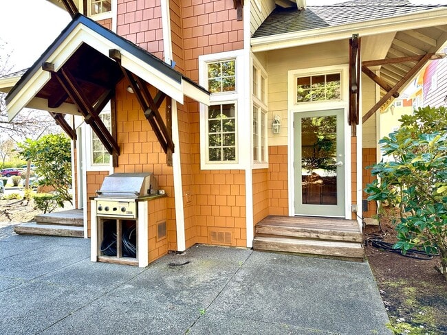 Building Photo - 3bd/2.5ba Sammamish Townhouse