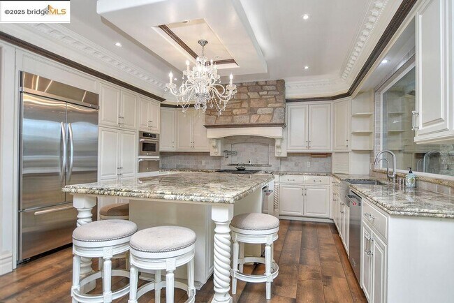 Building Photo - 5580 Edgeview Dr