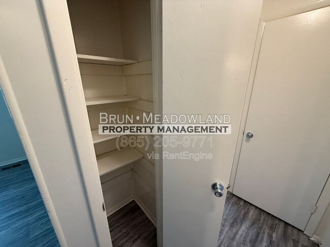 Building Photo - 1930 Lovell Rd