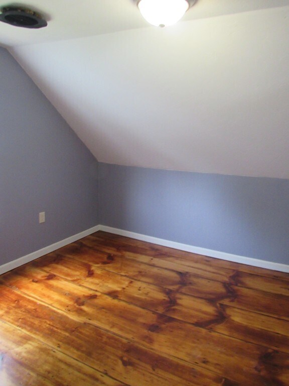 Building Photo - 27 Maple St