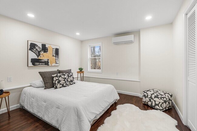 Building Photo - 7 Old North Rd