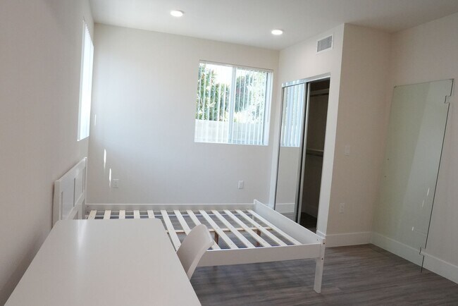 Building Photo - Gemini Townhomes