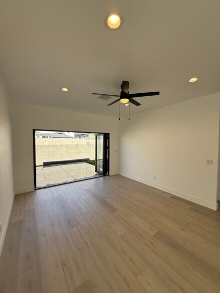 Building Photo - 11483 Delano St