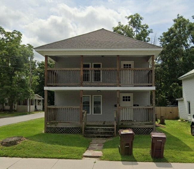 Building Photo - 907/909 County St.