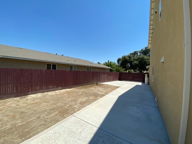 Building Photo - Beautiful home in desirable neighborhood for rent in Visalia CA