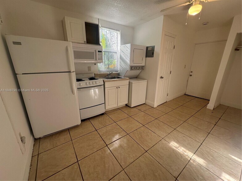 Building Photo - 559 NW 44th St