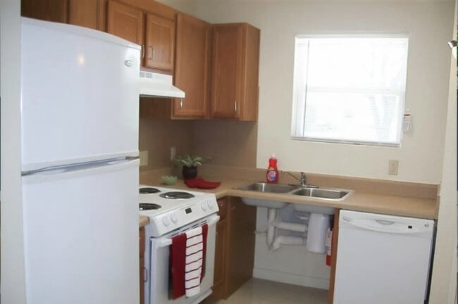 Building Photo - 400 Austin Rd