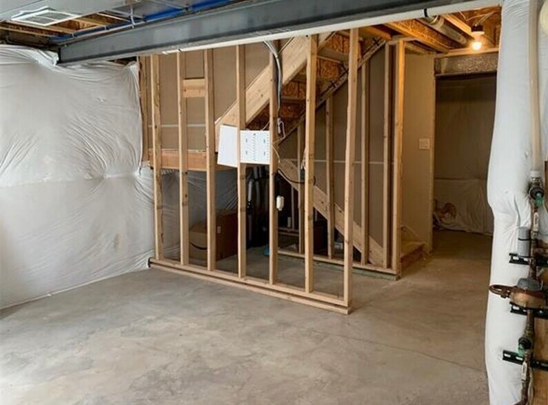 Building Photo - 6793 Galpin Dr