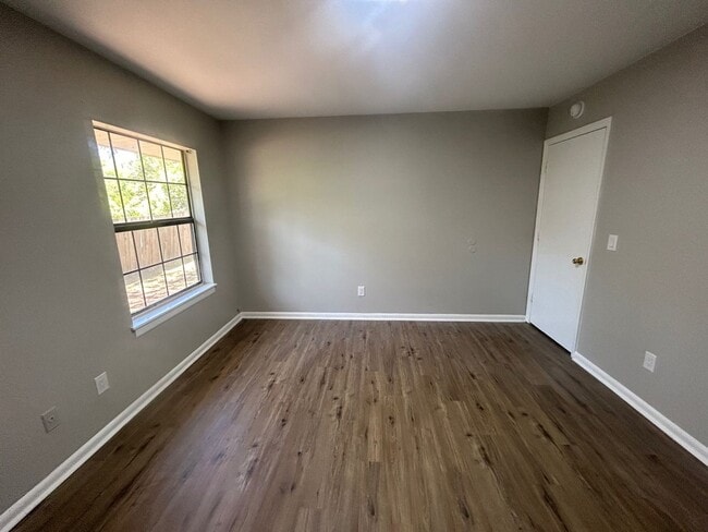 Building Photo - 528 Wessinger St