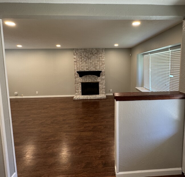 Building Photo - 4825 Rockland Way