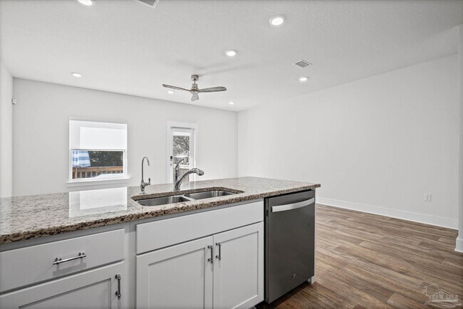 Building Photo - 1419 Iroquois Ct