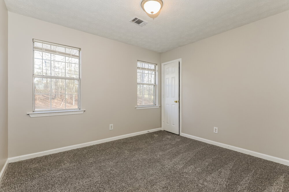 Building Photo - 320 Laurel Ln