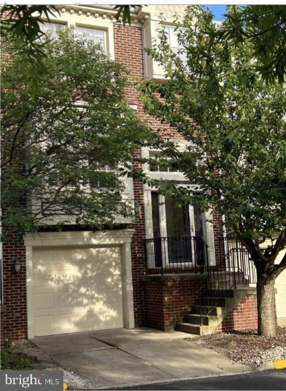 Building Photo - 111 Maximillian Ct SW
