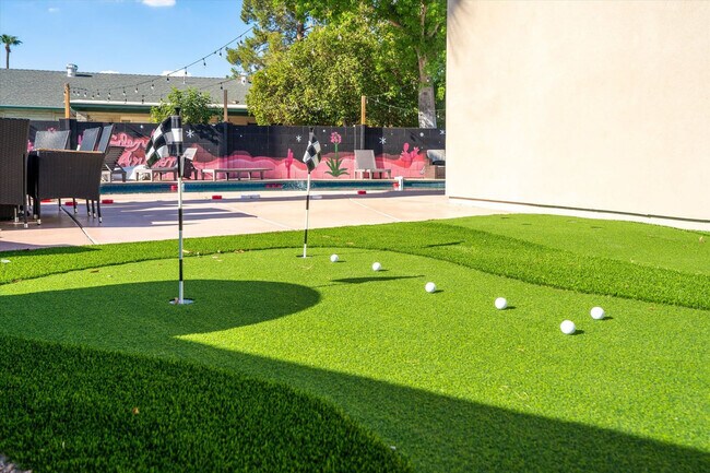 Building Photo - 5747 N 48th Ln