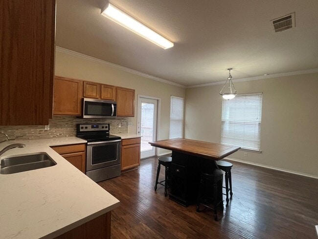 Building Photo - *Fantastic Home in Great Stone Oak Location*